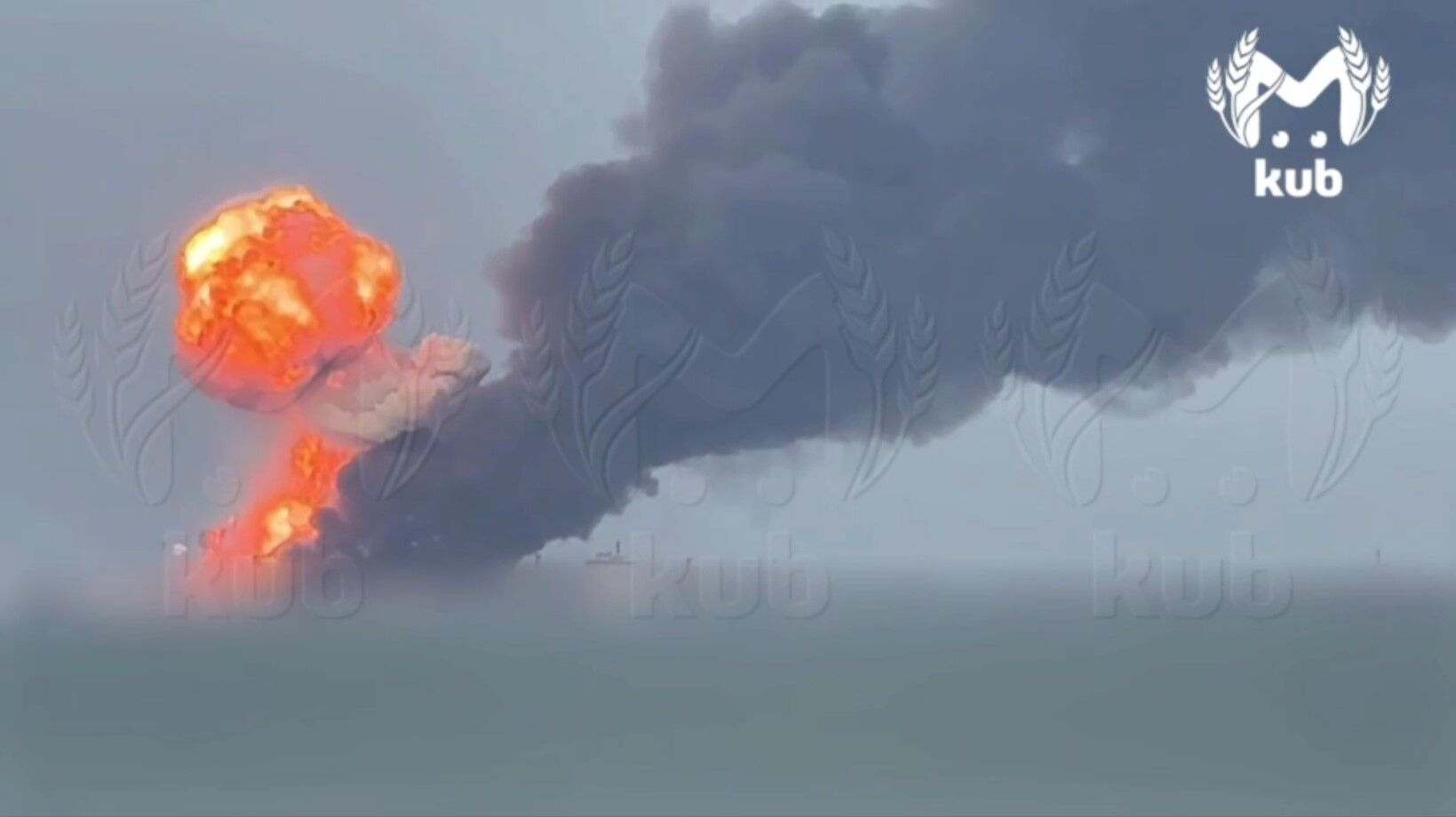 A ferry carrying fuel was hit: a large-scale fire in the ''Kavkaz'' port in the Kuban. Photos and videos