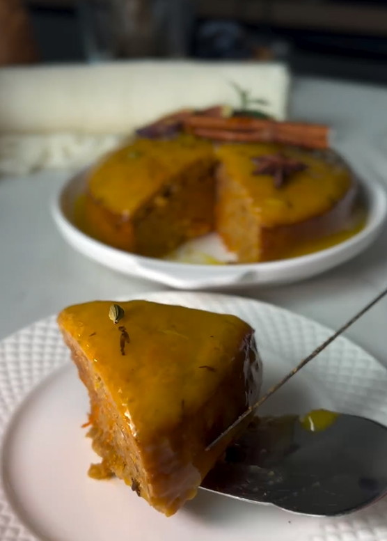 How to make a delicious and juicy carrot cake: add orange sauce