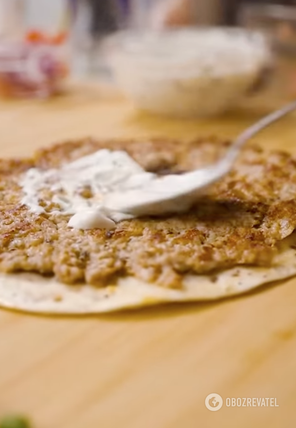 Fried minced meat with pita bread