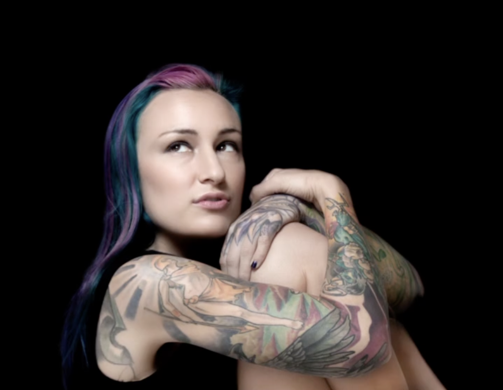 A woman whose body is 99.8% covered with tattoos has entered the Guinness Book of Records. Photos and video