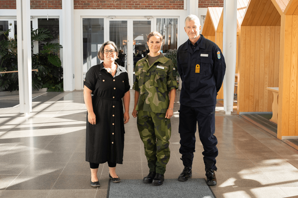 Crown Princess Victoria of Sweden, who met with Ukrainian soldiers, began military training. Photo