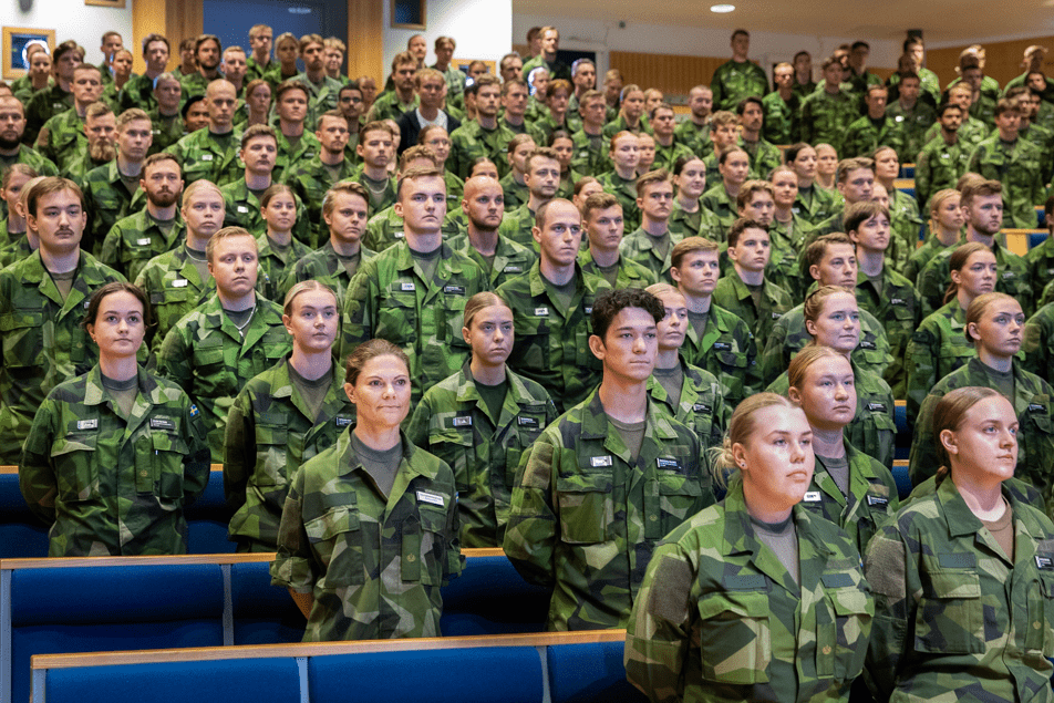 Crown Princess Victoria of Sweden, who met with Ukrainian soldiers, began military training. Photo