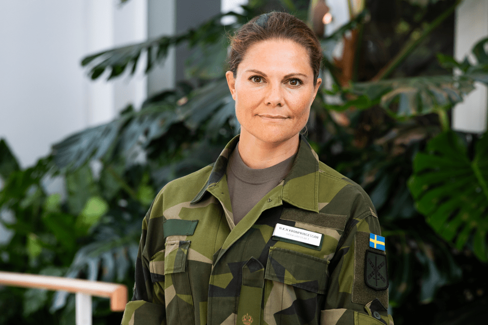 Crown Princess Victoria of Sweden, who met with Ukrainian soldiers, began military training. Photo