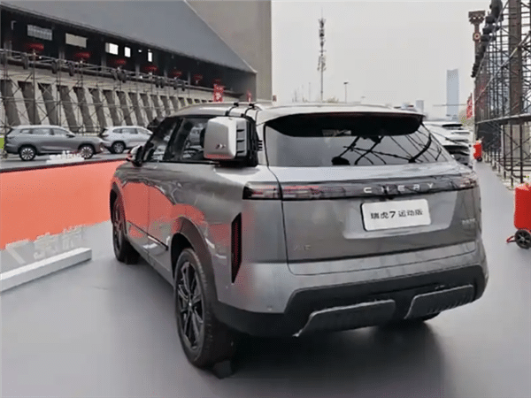 Chery's novelty unexpectedly became a Land Rover clone: car photos