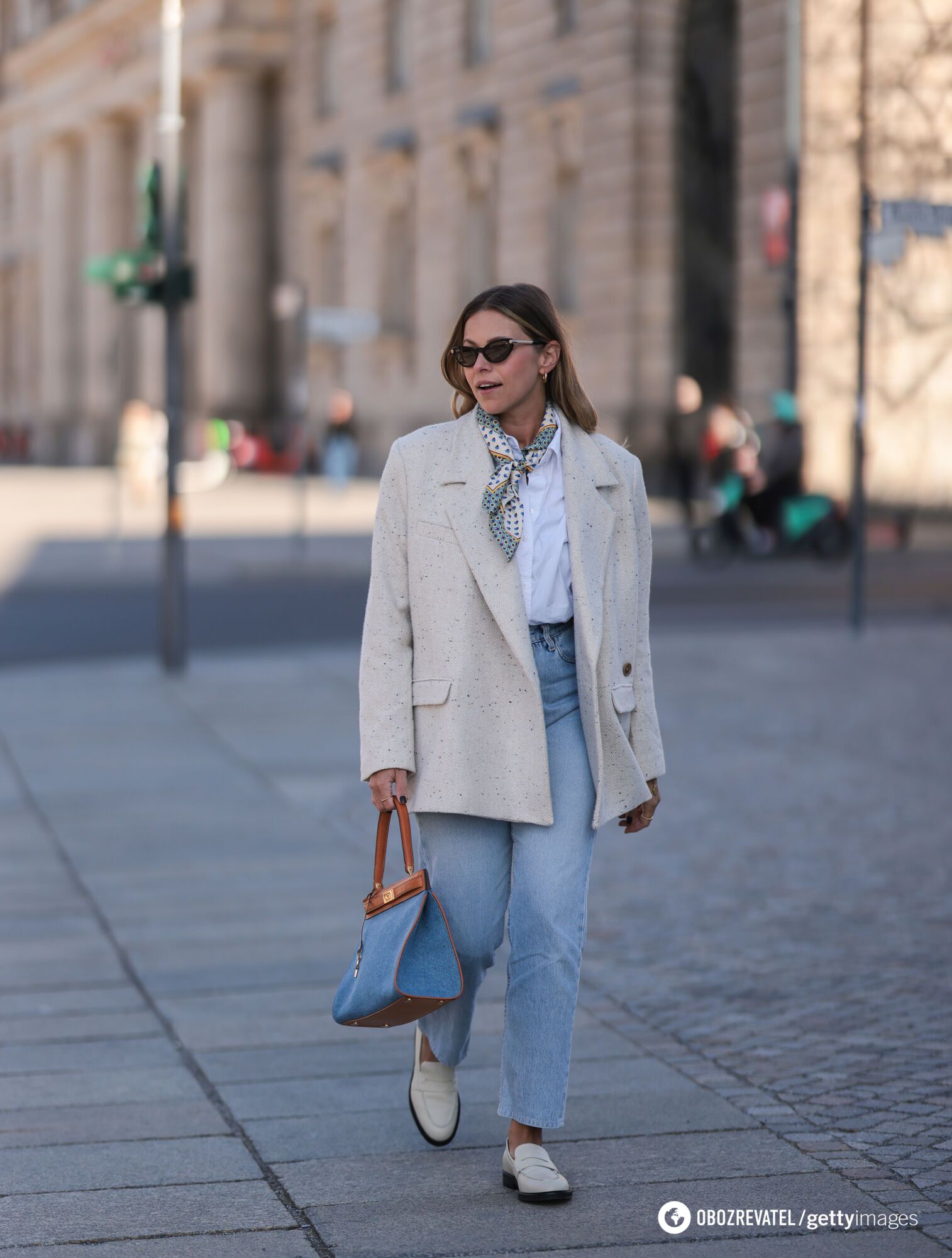 5 looks with jeans for women 45+, which beautifully emphasize the figure