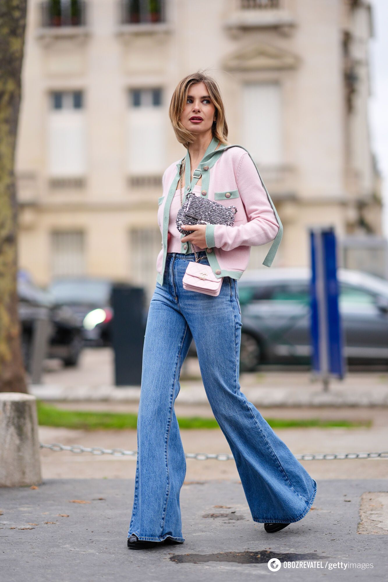 5 looks with jeans for women 45+, which beautifully emphasize the figure