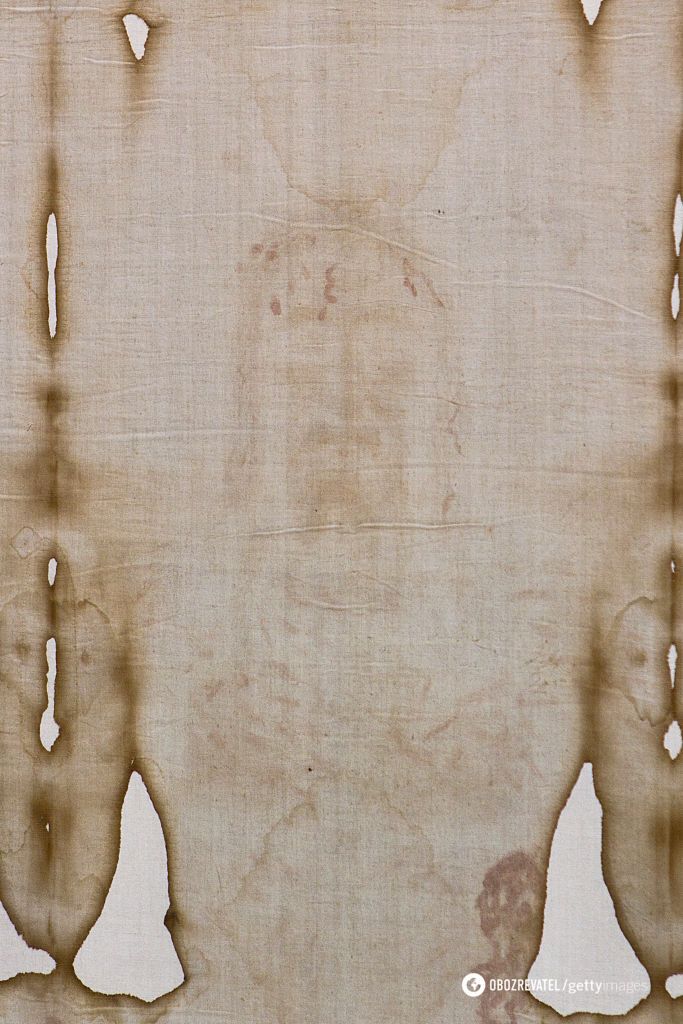 The Shroud of Turin. Is it really buried in it Jesus Christ and why after the latest research known atheist became a Christian