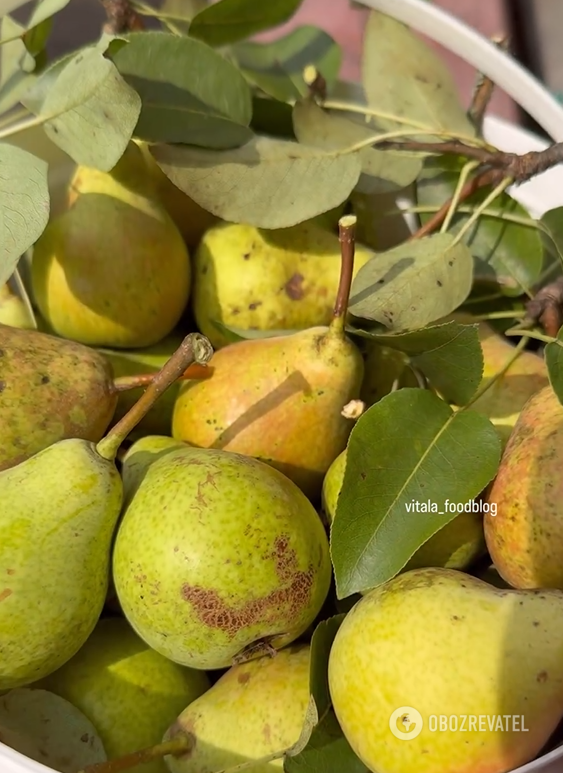 Delicious jam for the winter from whole pears: how to cook correctly