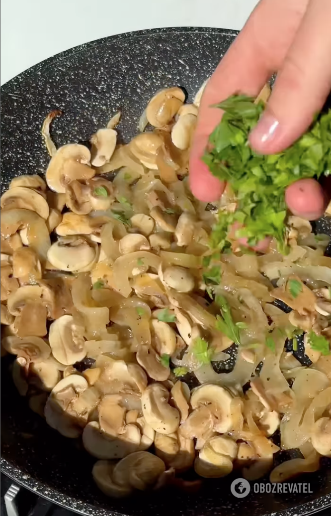 Fried mushrooms with onions