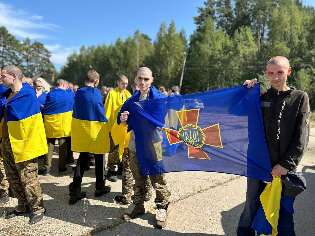 Ukrainian defenders returned from Russian captivity sang the national anthem of Ukraine: video touched the web