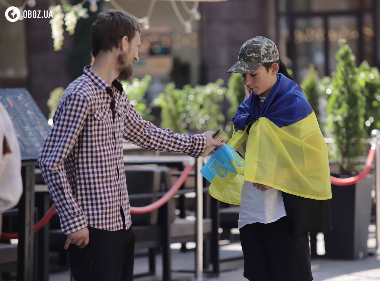 Ukrainian flags, embroidered shirts and honoring heroes: how Kyiv celebrates Ukraine's Independence Day. Photo report