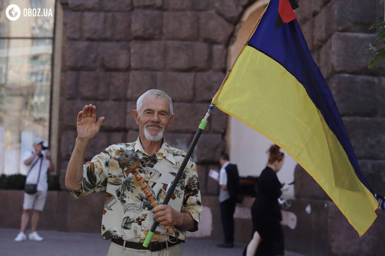 Ukrainian flags, embroidered shirts and honoring heroes: how Kyiv celebrates Ukraine's Independence Day. Photo report