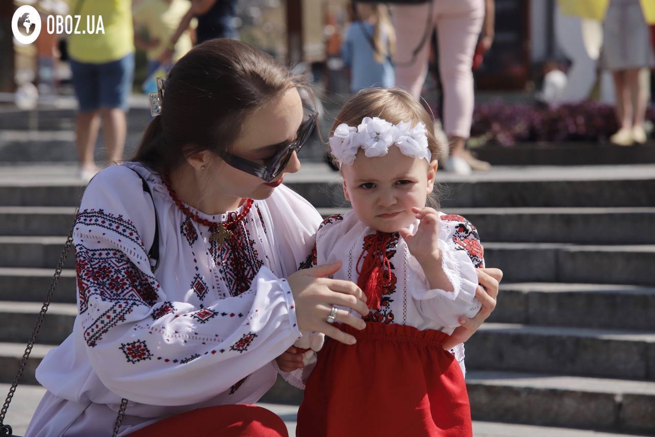 Ukrainian flags, embroidered shirts and honoring heroes: how Kyiv celebrates Ukraine's Independence Day. Photo report