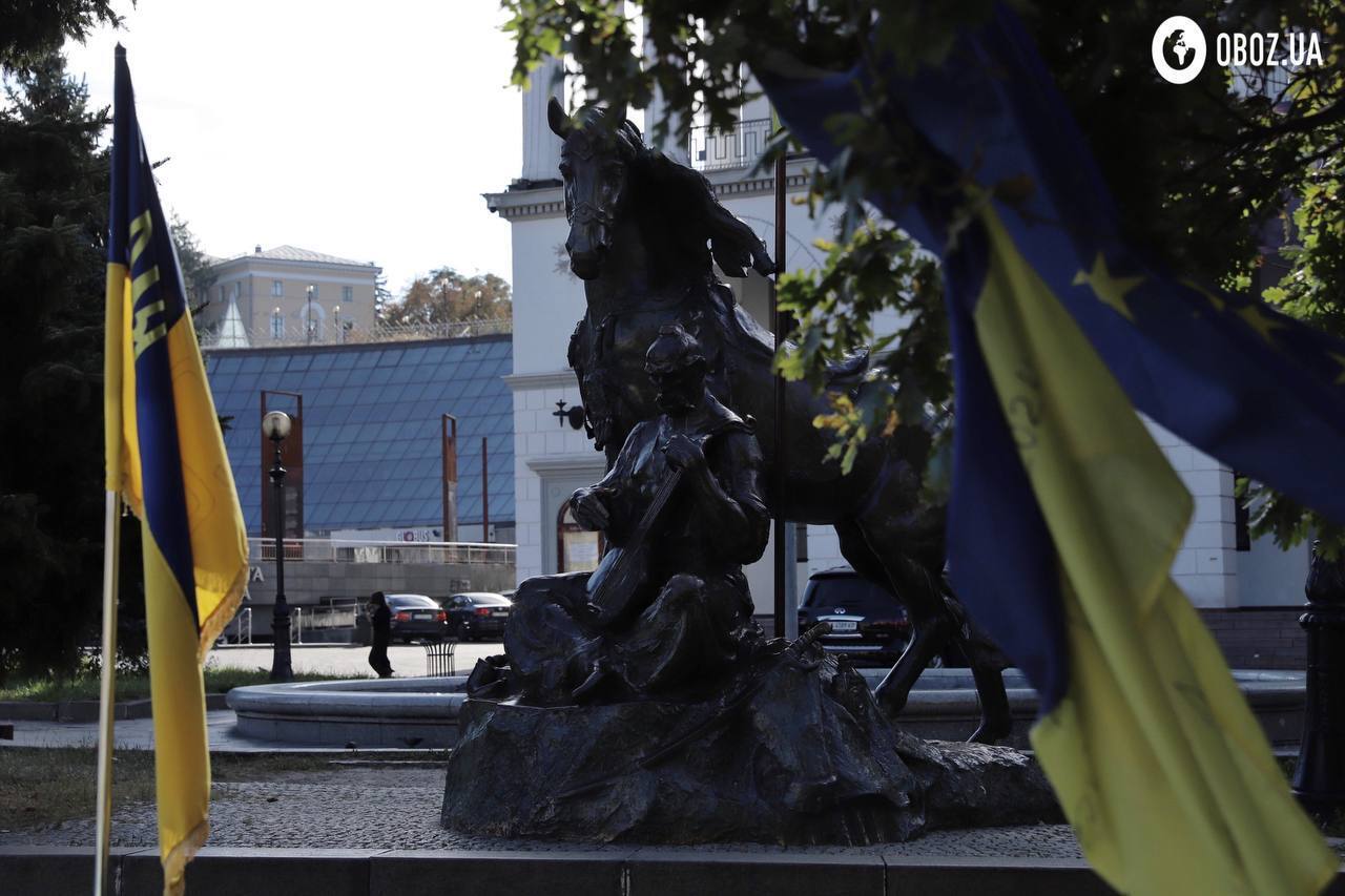 Ukrainian flags, embroidered shirts and honoring heroes: how Kyiv celebrates Ukraine's Independence Day. Photo report