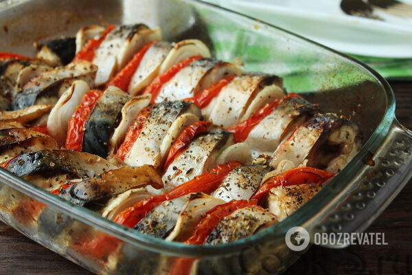 Mackerel with vegetables in tomato juice