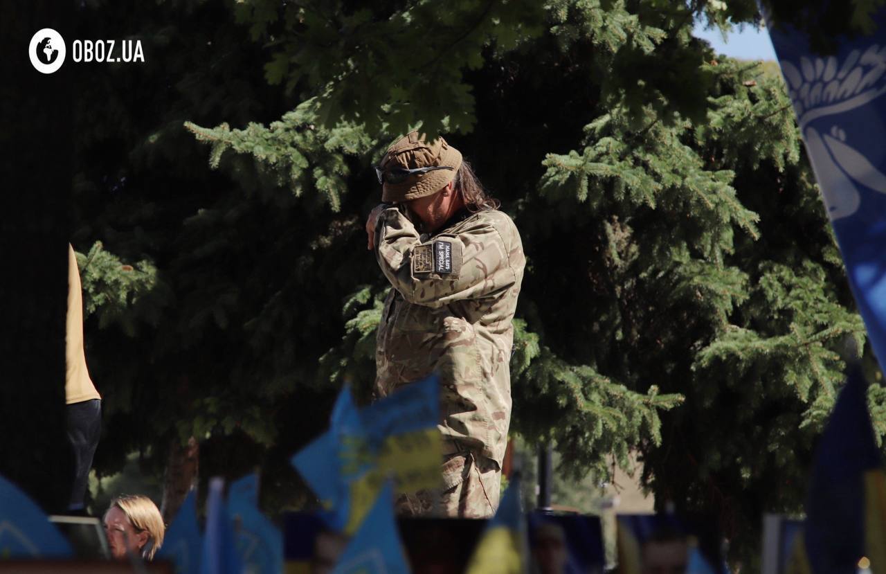 Ukrainian flags, embroidered shirts and honoring heroes: how Kyiv celebrates Ukraine's Independence Day. Photo report