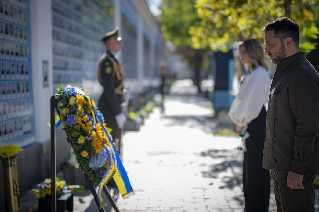 ''We will always remember our Heroes'': Zelenskyy honors fallen soldiers on Independence Day