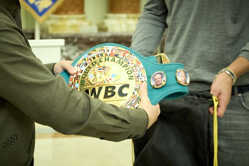 Usyk presented Zelensky with the championship belt he took from Fury and made a promise. Video.