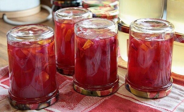 Berry jam without gelatin.