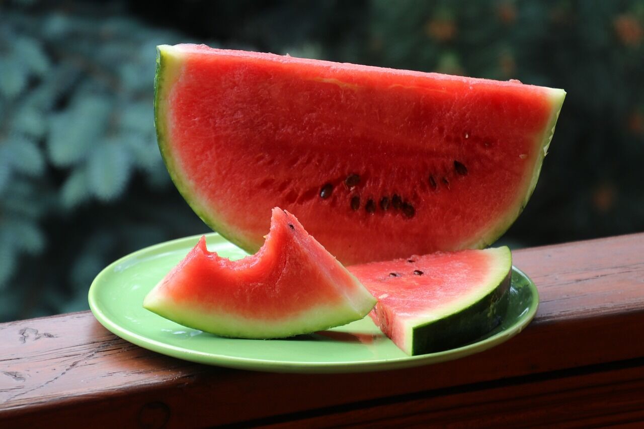 How to remove watermelon stains from any fabric: it may not be that easy