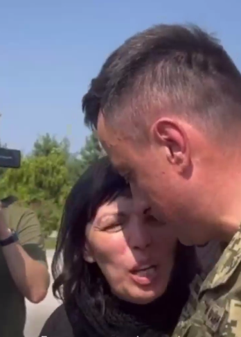 Air Force commander fulfilled the promise he gave to the mother of fallen hero with call sign Juice. Video