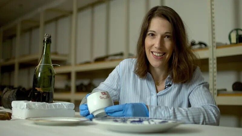 Alligator handbag and still-smelling perfume: what the hidden treasures from the Titanic look like. Photo