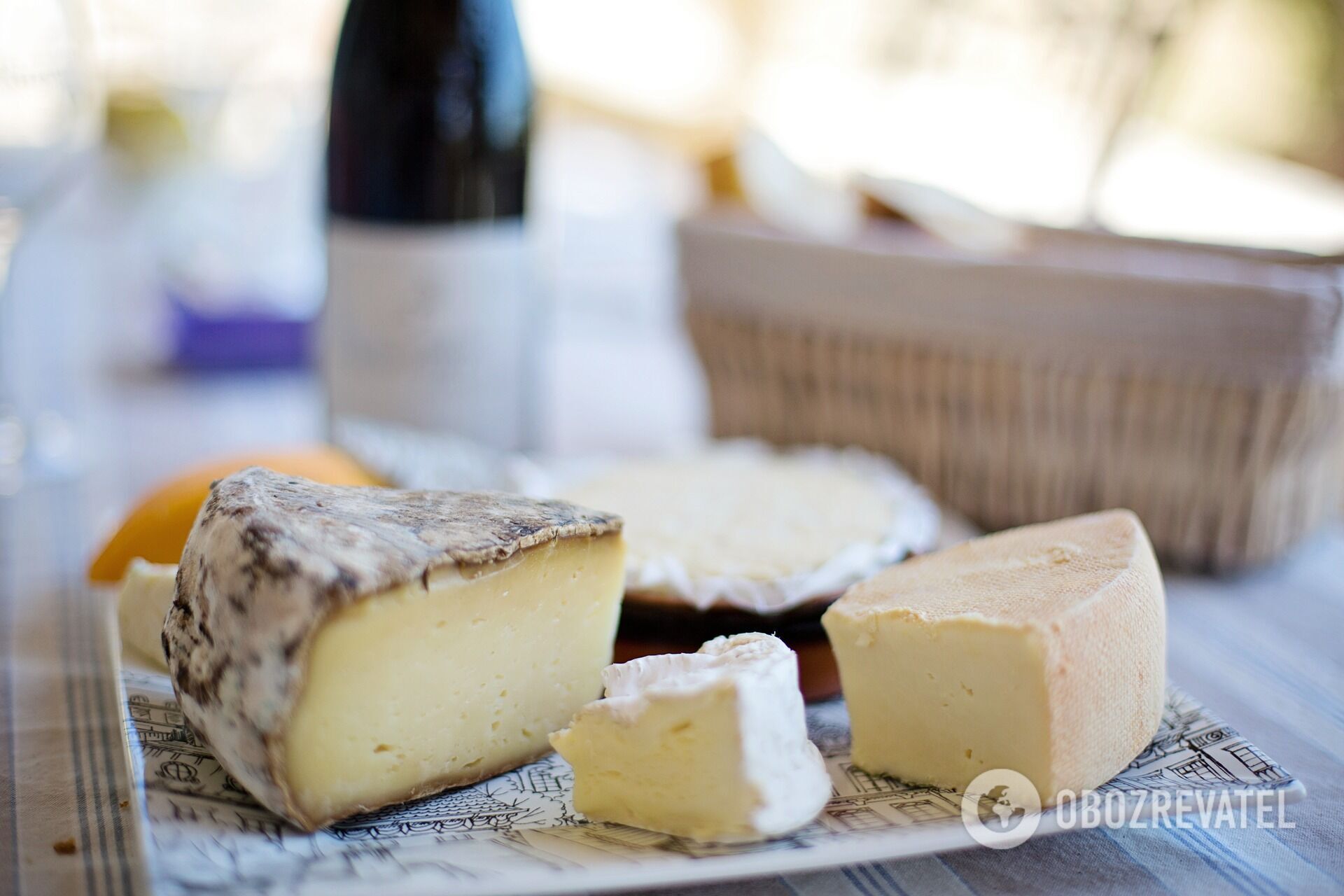 Natural cheese can be distinguished by its taste