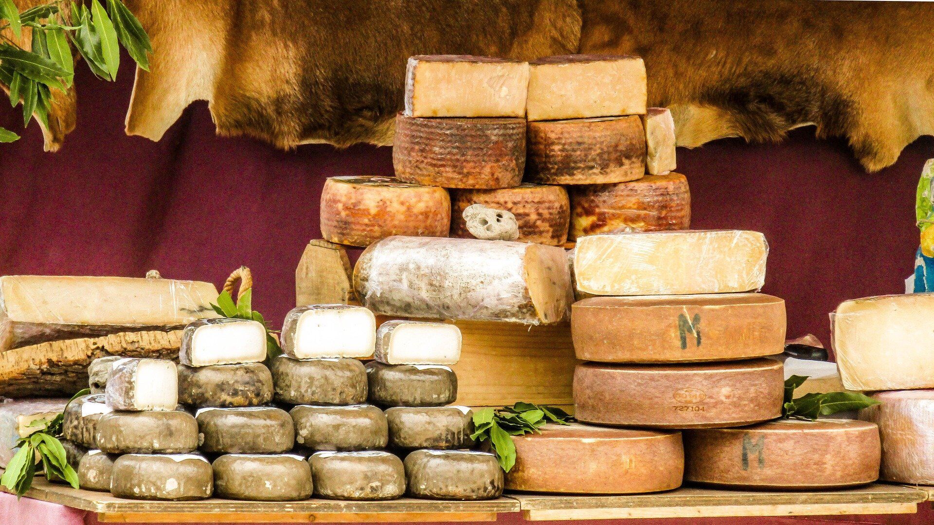 Natural cheese can be easily identified by its appearance