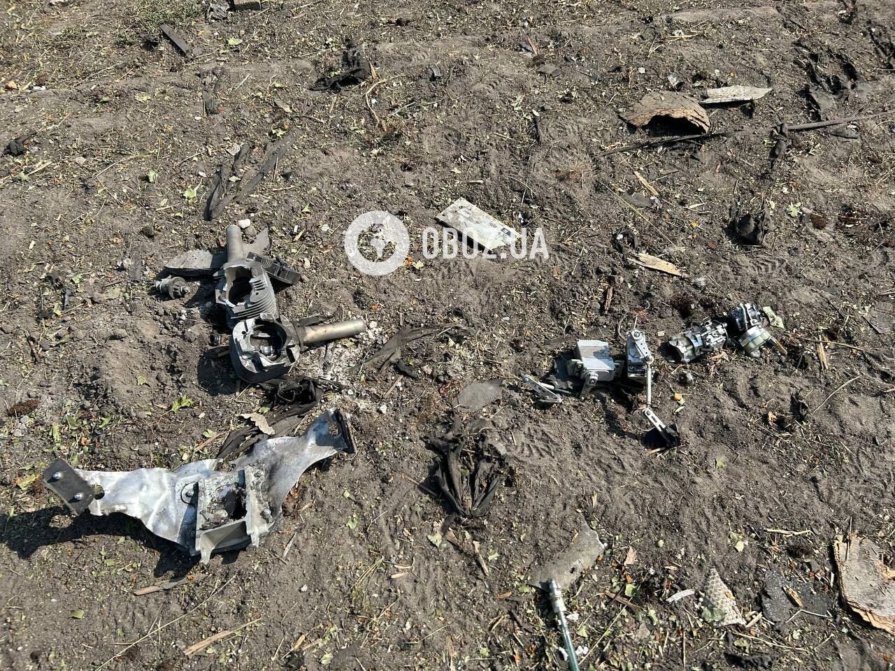 The owner had left home 5 minutes before: locals in Kyiv region clean up the yard after the drone crash. Exclusive photo report