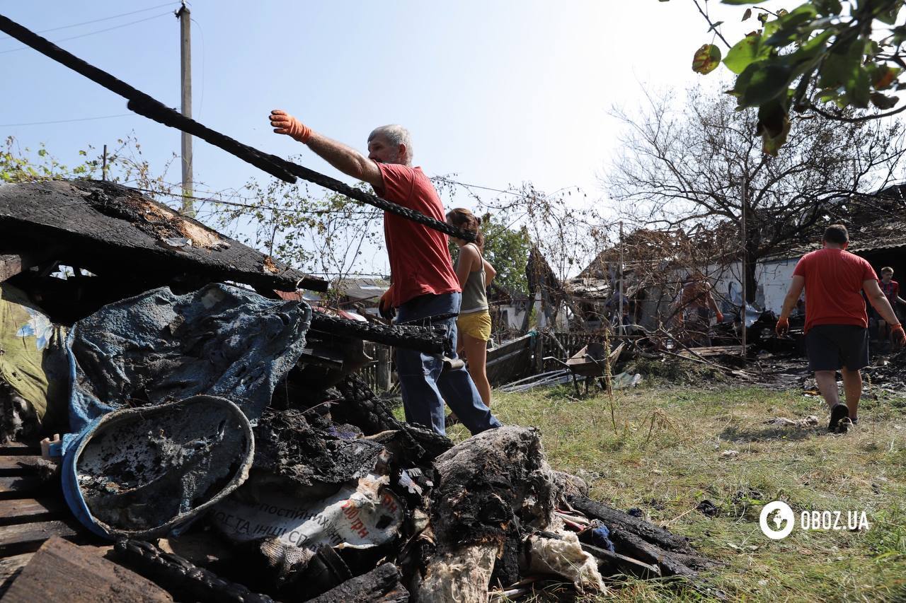 The owner had left home 5 minutes before: locals in Kyiv region clean up the yard after the drone crash. Exclusive photo report