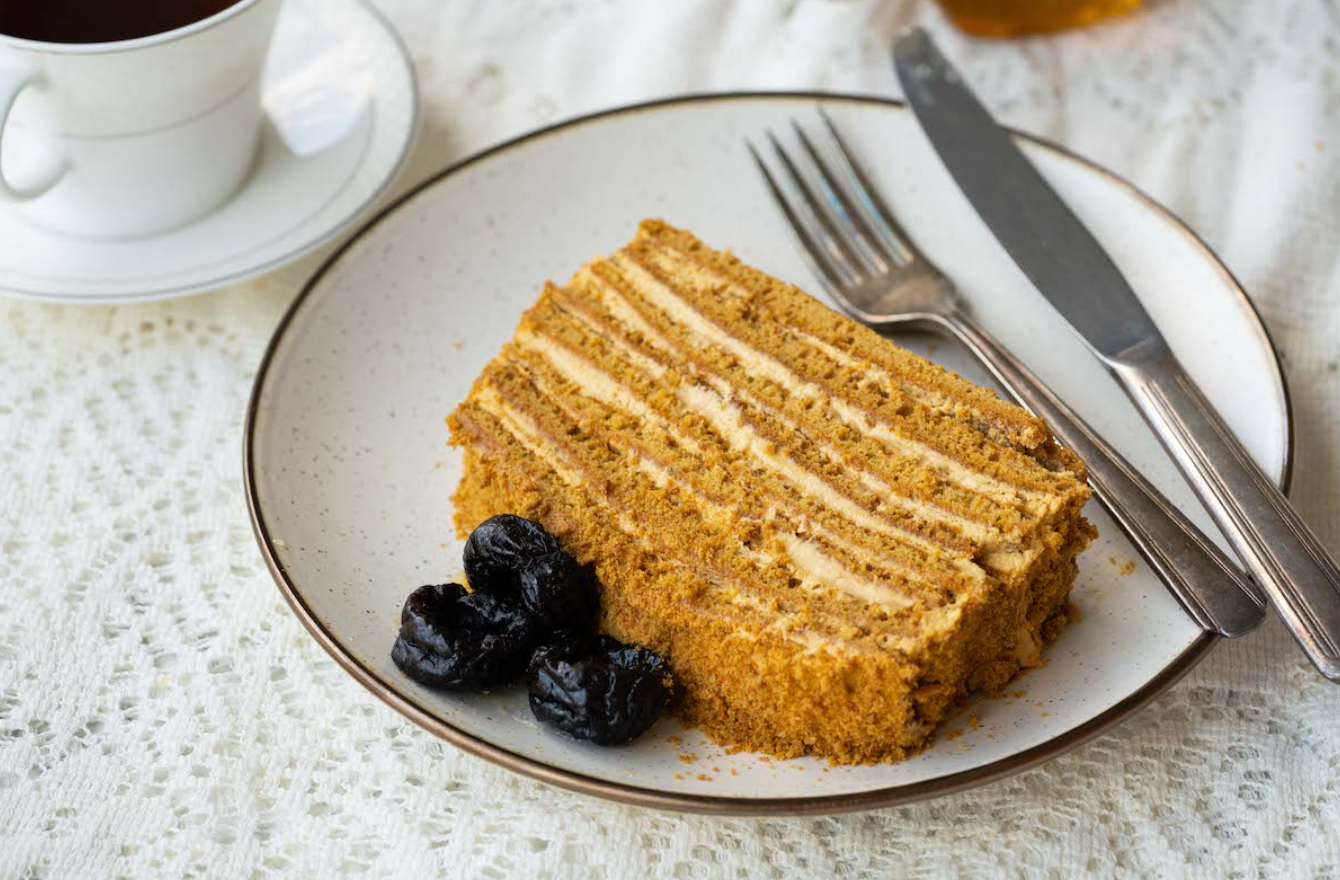 Honey cake with prunes