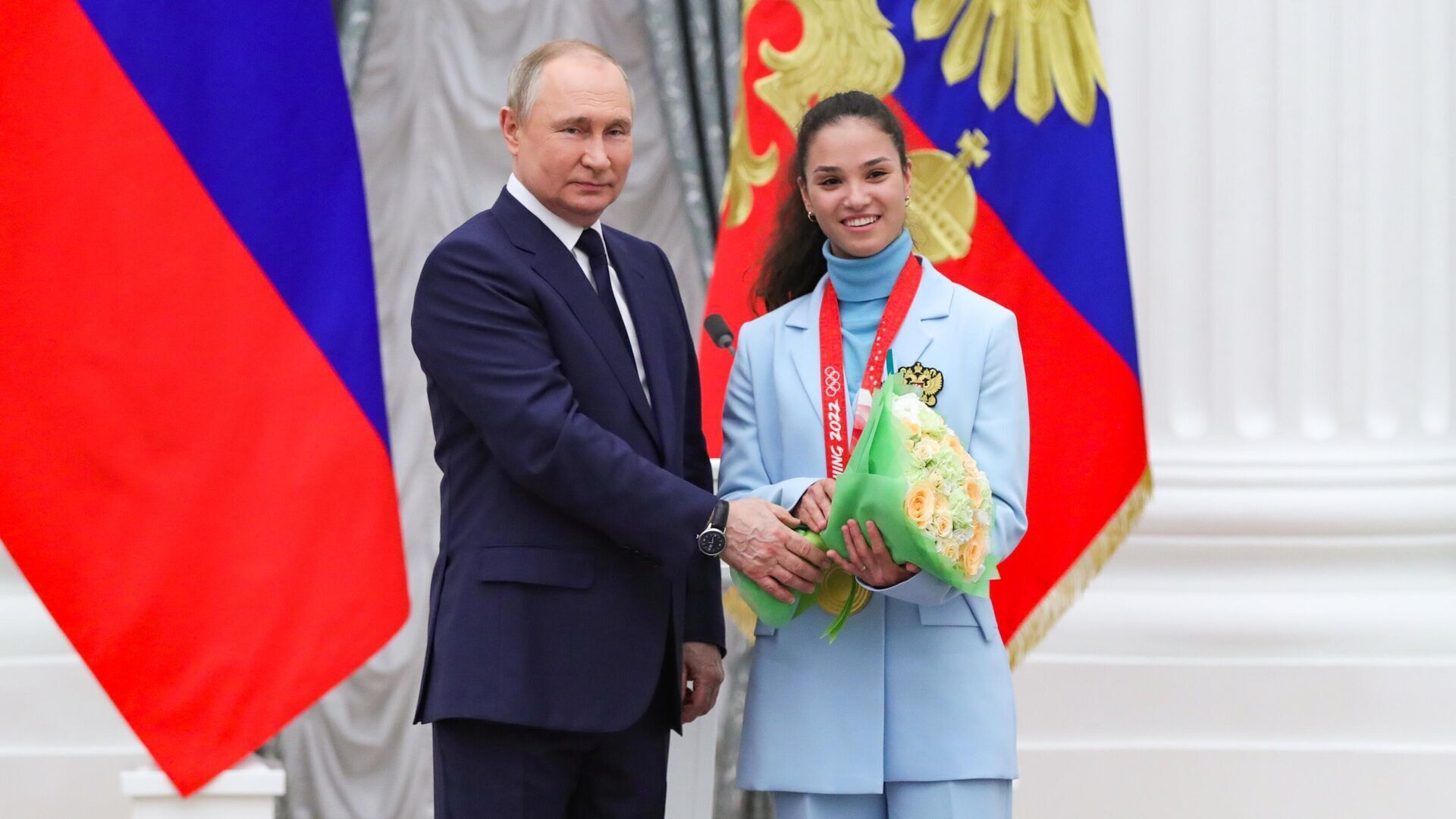 ''Go to hell!'' The Russian Olympic champion with the ''intelligence of a washing machine'' threw a tantrum over the Russian flag and became a laughingstock