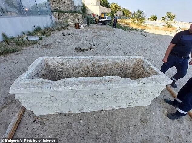 A strange table in a beach bar in Bulgaria turned out to be a 1700-year-old Roman coffin. Photo