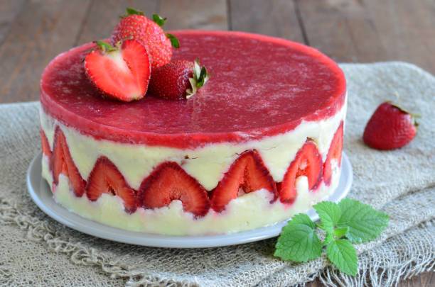 No-bake Broken Glass cake with crackers.