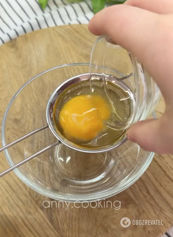 How to properly cook poached eggs