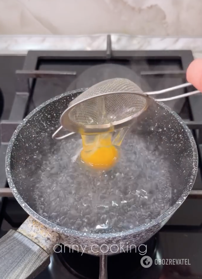 Cooking poached eggs