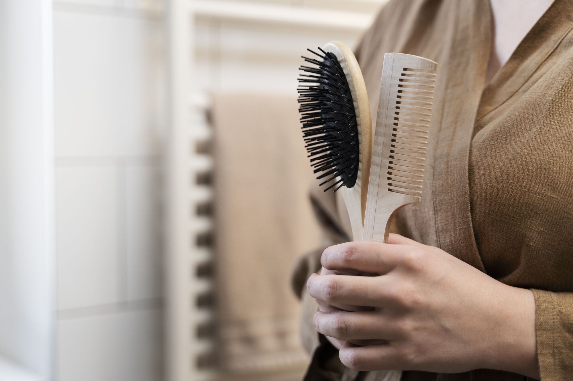 How to clean your hair brushes to perfection: an effective way