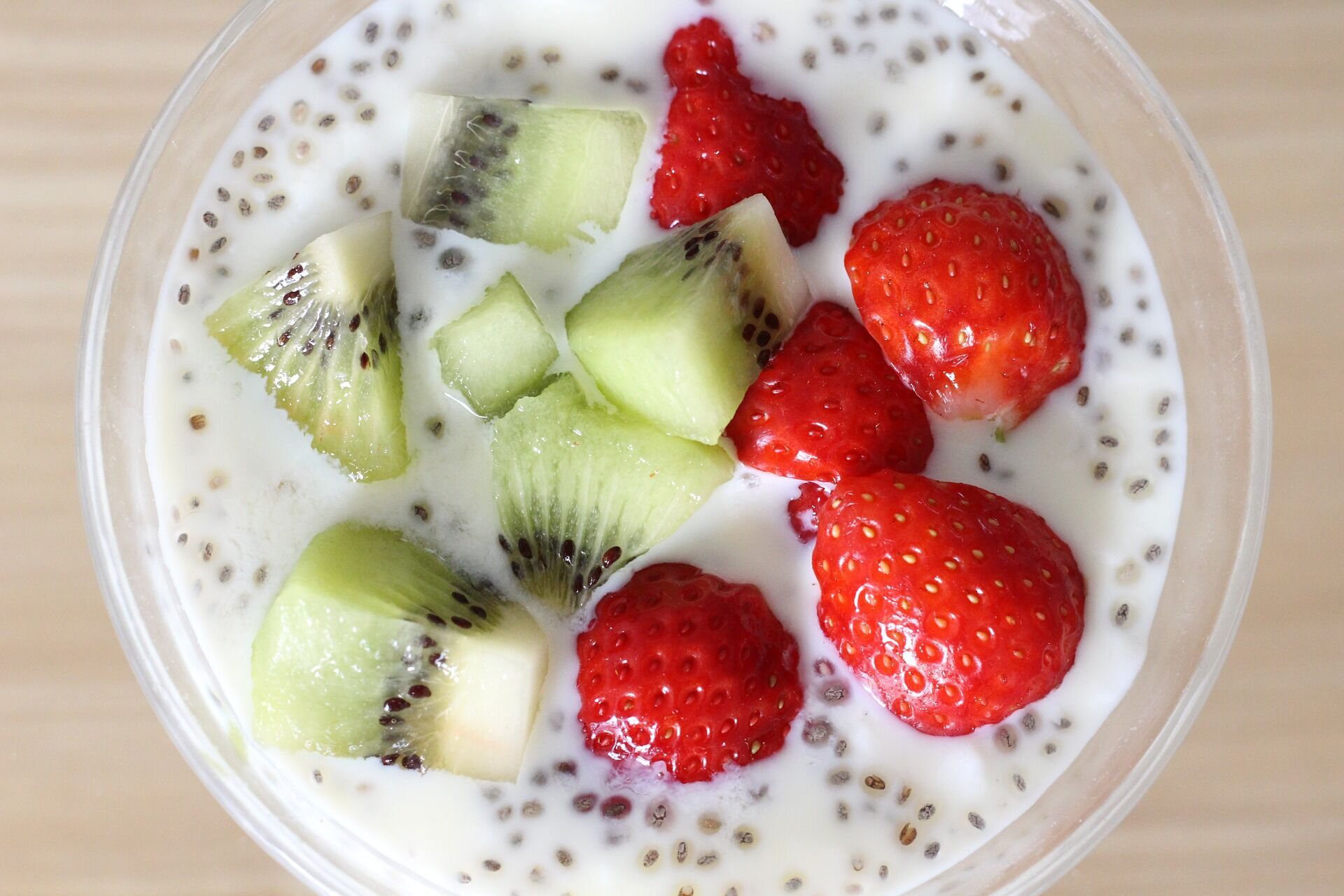 Yogurt with chia and fruit