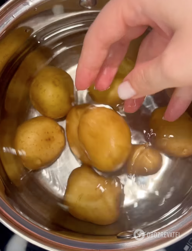 Boiled baby potatoes