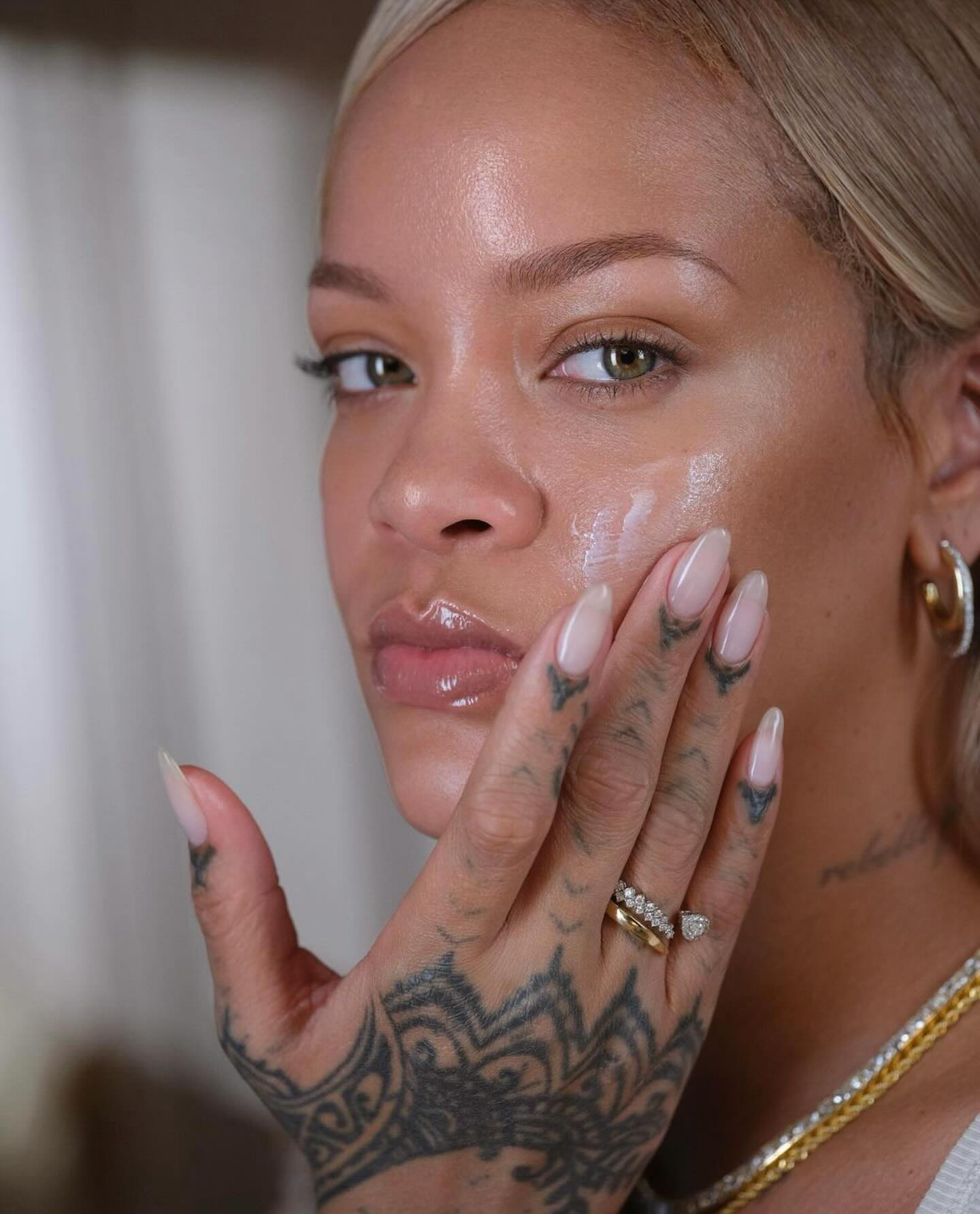 Every fashionista wants one: Rihanna reveals on-trend manicure