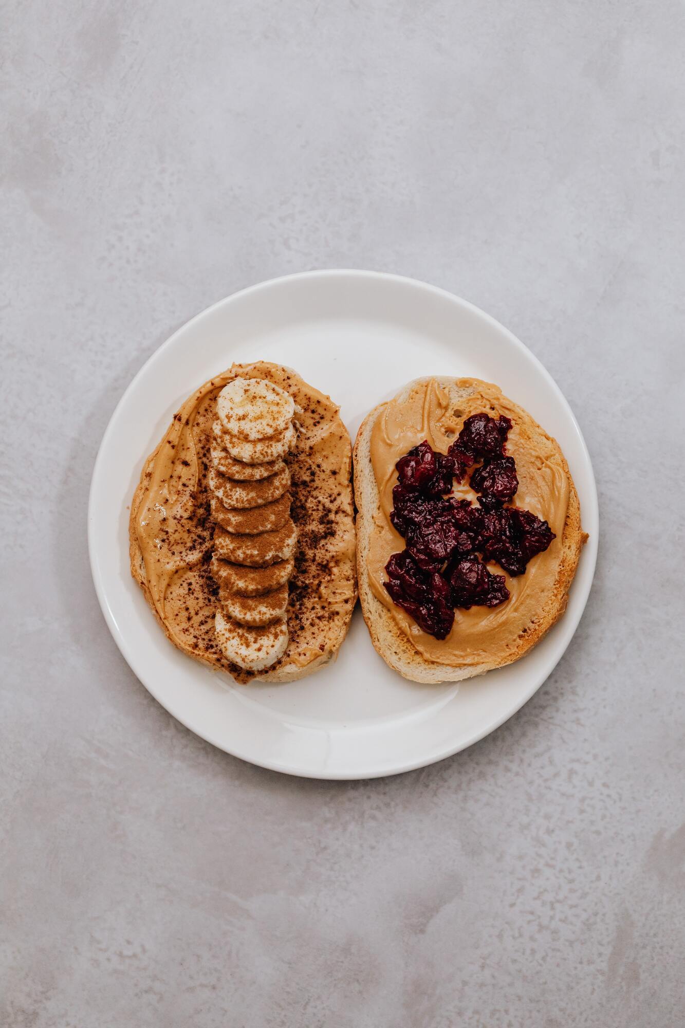 Toast with peanut butter