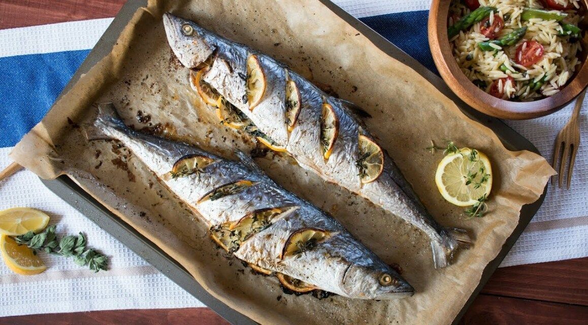 How to bake mackerel with lemon