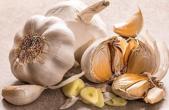 Garlic for a dish