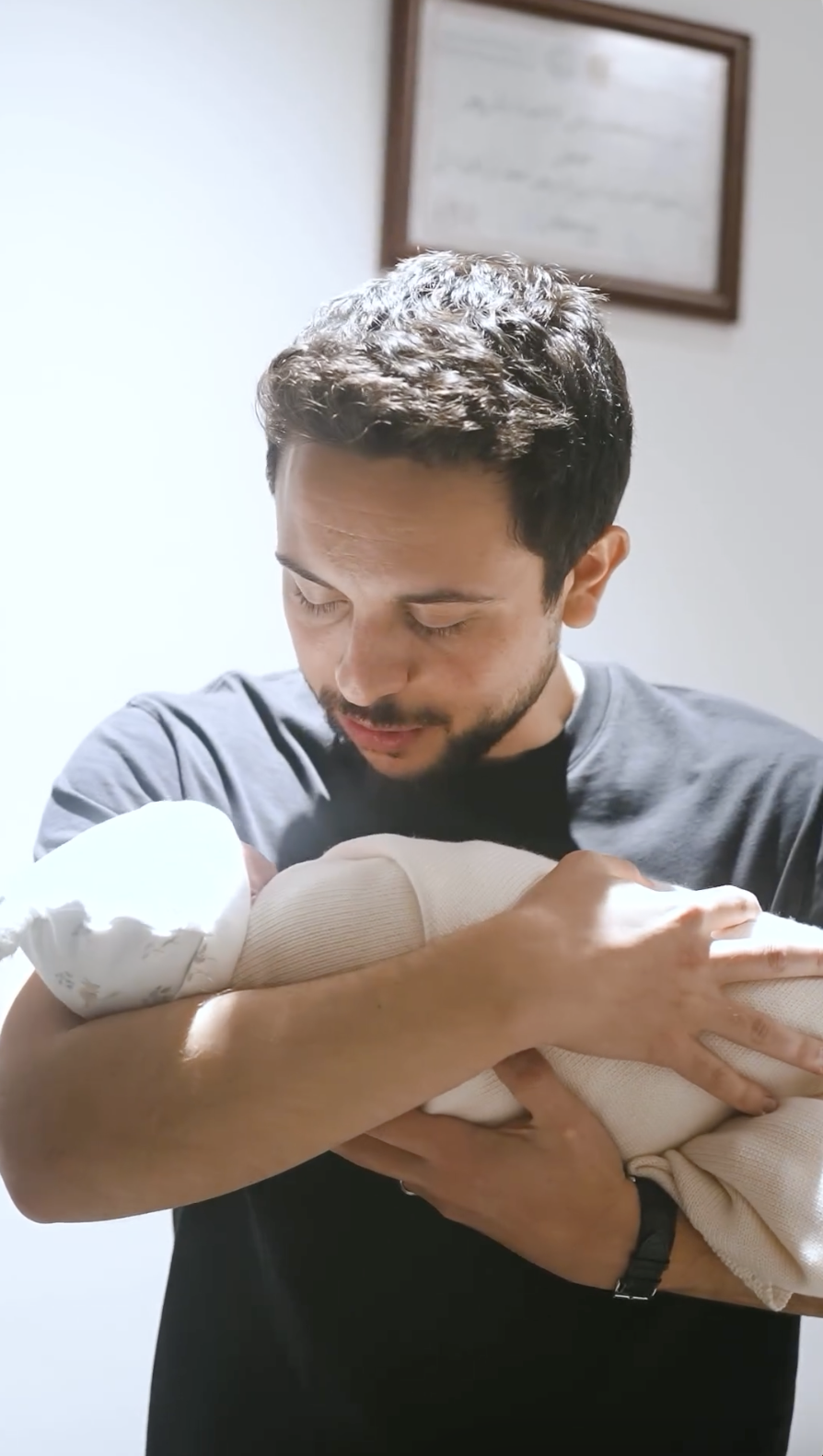 The Crown Prince of Jordan gave birth to his first child: he showed the first video with the baby