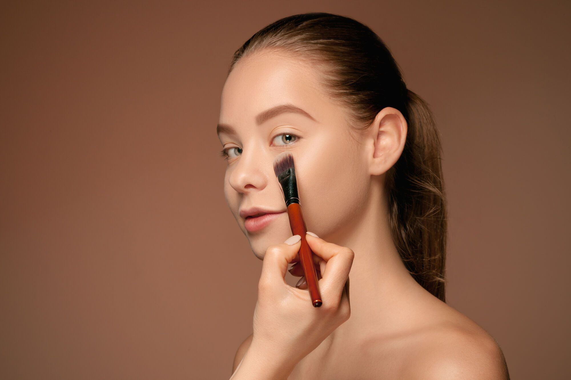 No wrinkles and dryness: how to apply concealer perfectly