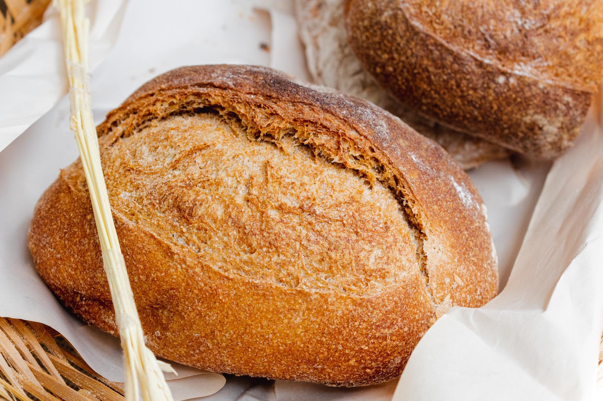 How to make delicious bread in the bread machine at home