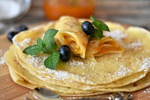 Thin pancakes with milk that don't tear