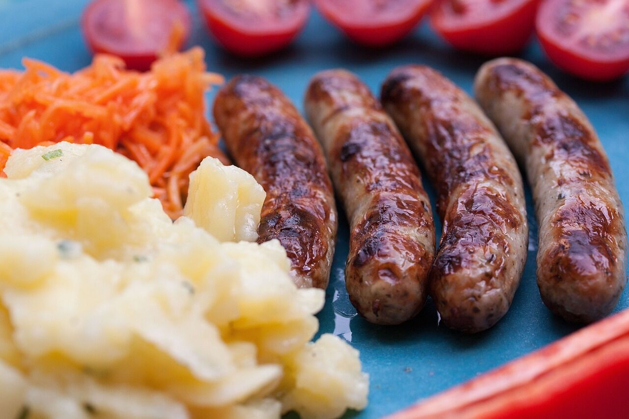 How to cook sausages correctly: the perfect way