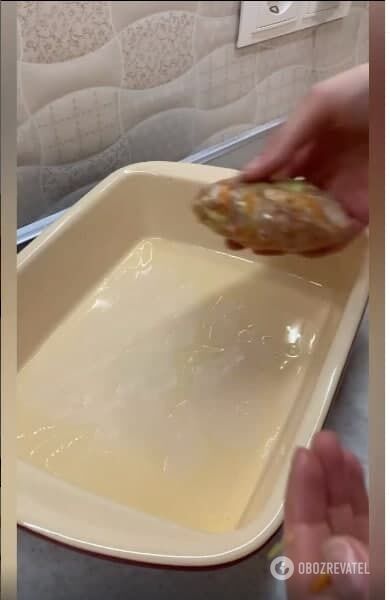 Putting ready-made cabbage rolls in a mold