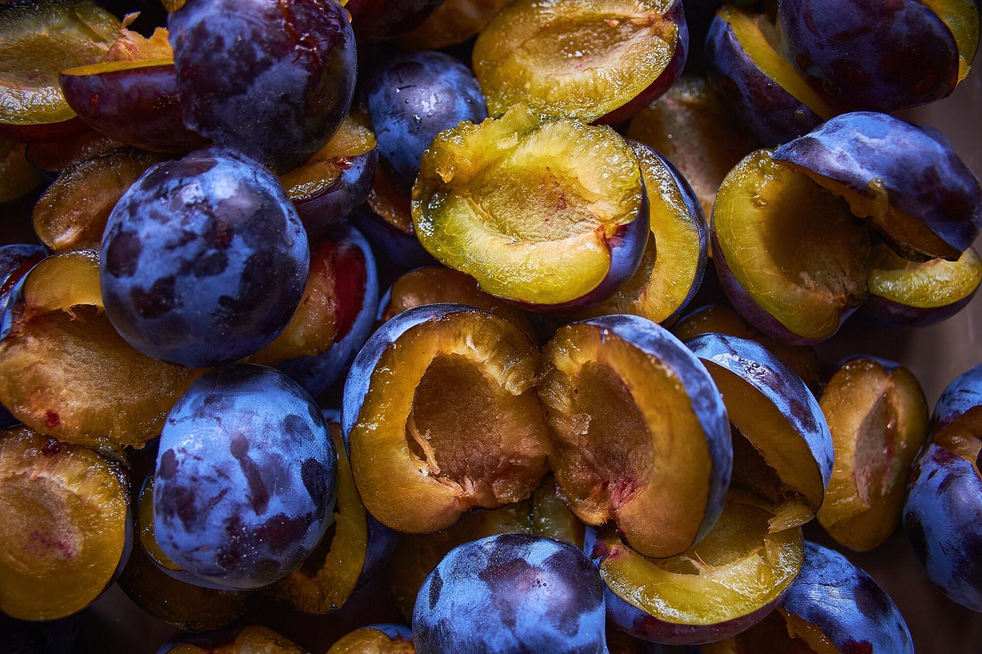 What to combine plums with